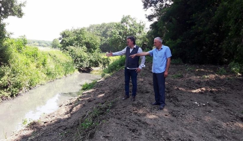 8 mahalleden geçen deredeki kirlilik alarm veriyor