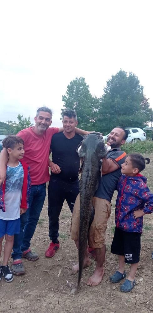 8 yaşındaki çocuk dev yayın balığı yakaladı