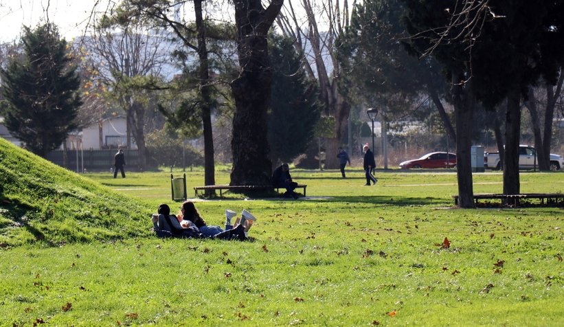 80 saatlik yasak öncesi güzel havanın tadını çıkardılar
