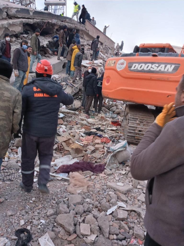 9 kişiyi kurtaran S.A.B.A.H ekibi Sakarya'ya döndü