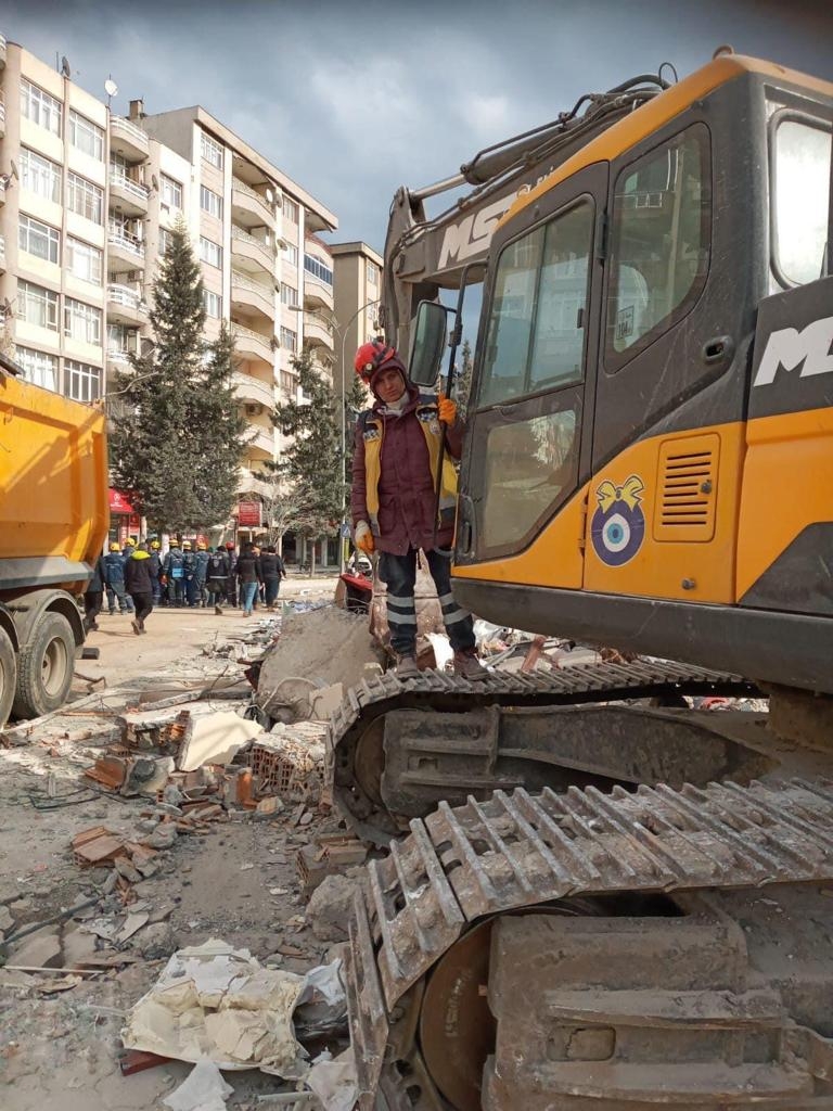 9 kişiyi kurtaran S.A.B.A.H ekibi Sakarya'ya döndü