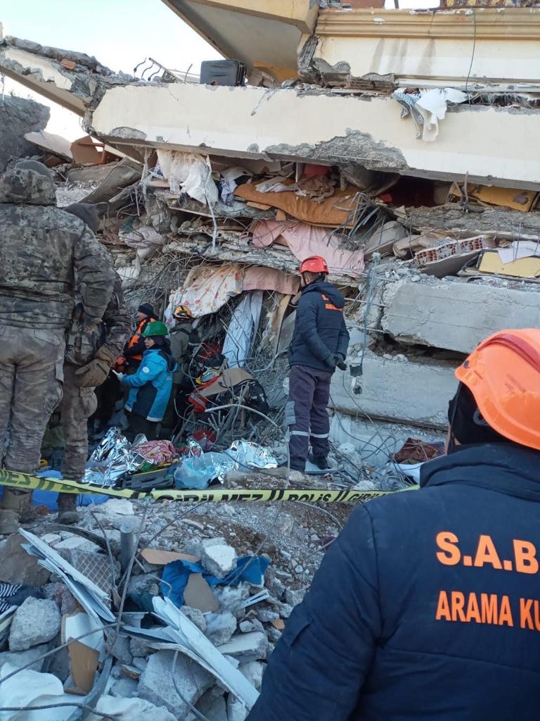 9 kişiyi kurtaran S.A.B.A.H ekibi Sakarya'ya döndü