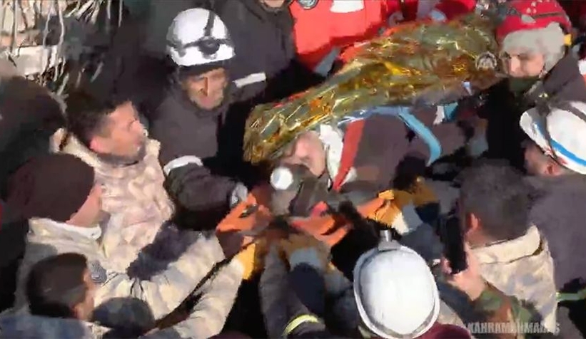 9'ncu günde mucize: İki kişi sağ çıkarıldı