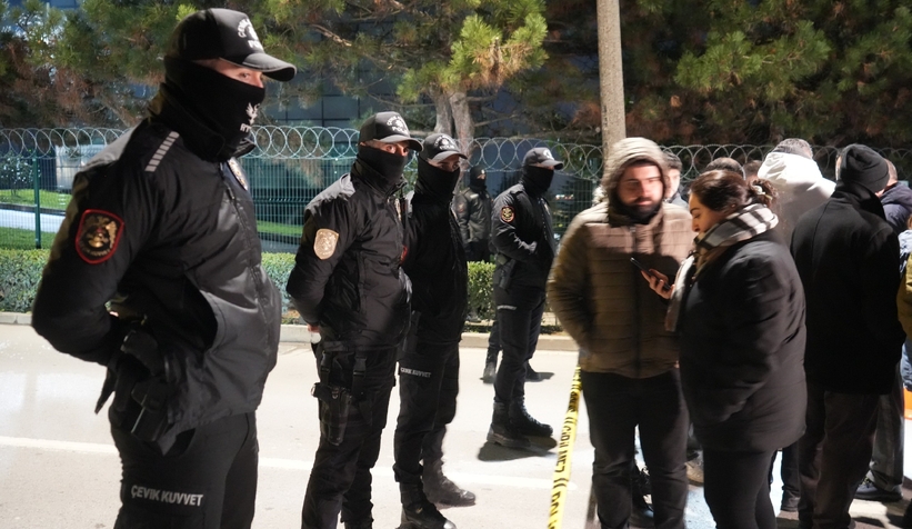 9-saatlik-rehine-krizi-saldirganin-tuvaleti-gelince-son-buldubvpxqvgych