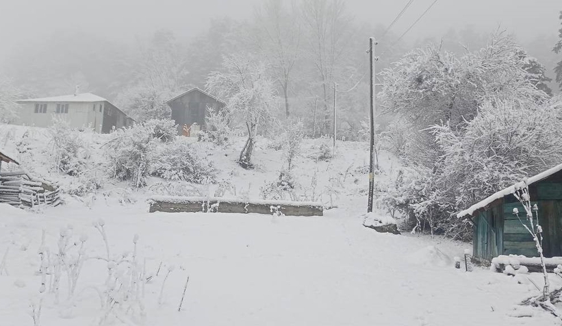 Abant'ta kar kalınlığı 10 santimetreye ulaştı