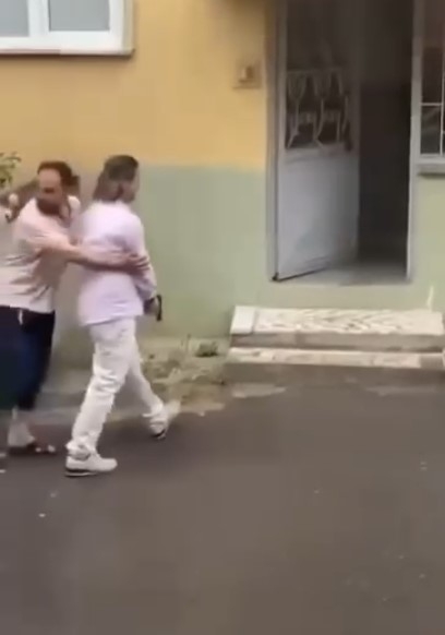 abart-egzoz-isyani-silahini-cektiavbezvmzbm