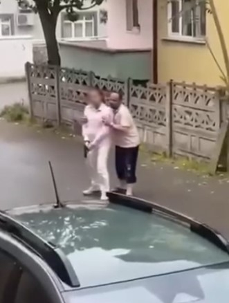 abart-egzoz-isyani-silahini-cektiavbezvmzbm