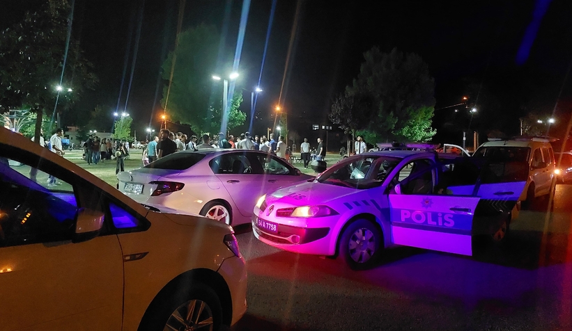 Abart egzozlu motosikletli ehliyetsiz çıktı