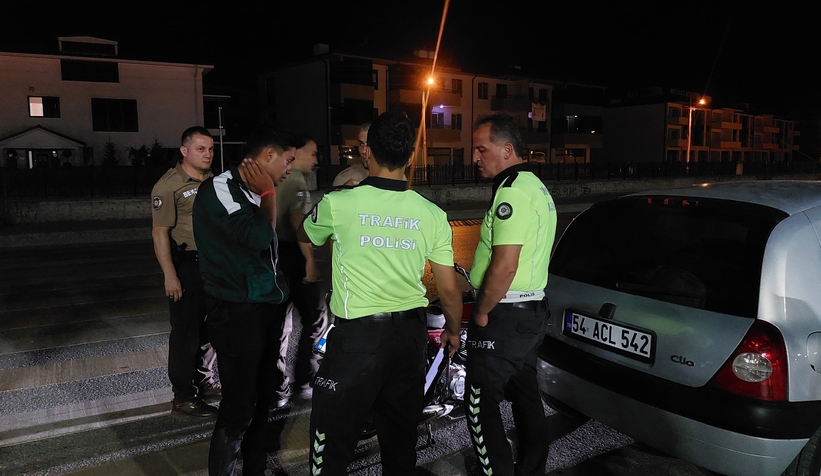 Abart egzozlu motosikletli ehliyetsiz çıktı