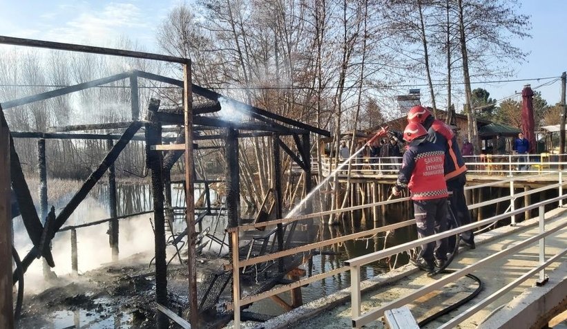 Acarlar Longozunda baraka yandı