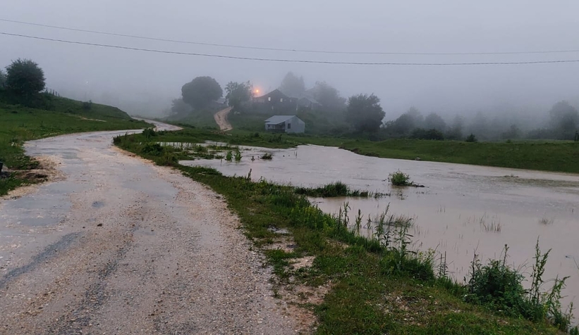 Acelle'de dereler taştı; Sel riski yüksek