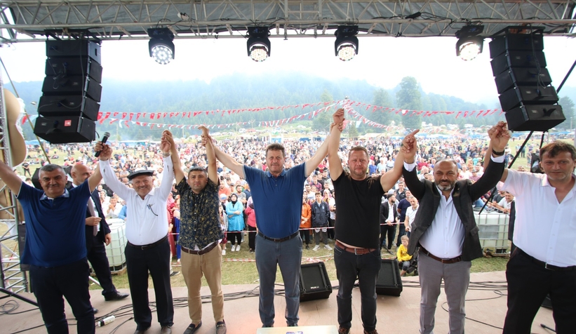 acelle-yaylasi-senlikleri-nde-agaligi-omer-peker-ve-recep-yilmaz-aldisdhqyvavz2