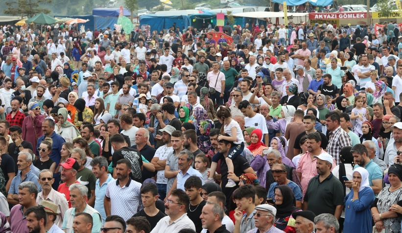 acelle-yaylasi-senlikleri-nde-agaligi-omer-peker-ve-recep-yilmaz-aldisdhqyvavz2