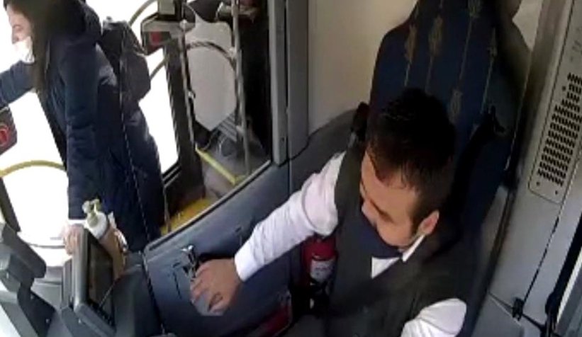 Acılar içinde kalan kadın yolcuyu hastaneye yetiştirdi