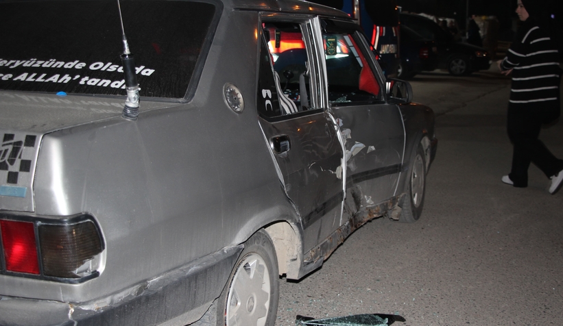 ada-caddesi-nde-kaza-3-yaralinlq1mvfqzv