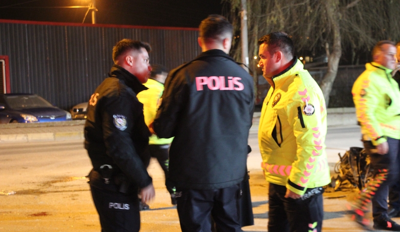 ada-caddesi-nde-kaza-3-yaralinlq1mvfqzv