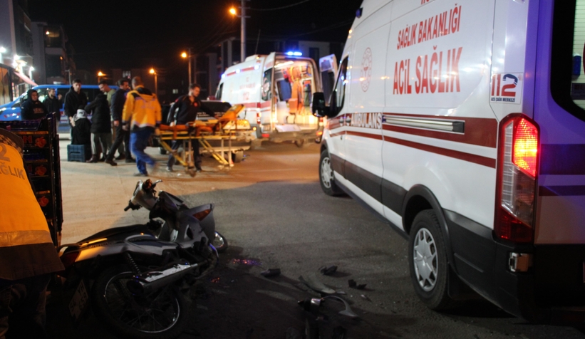 ada-caddesi-nde-kaza-3-yaralinlq1mvfqzv