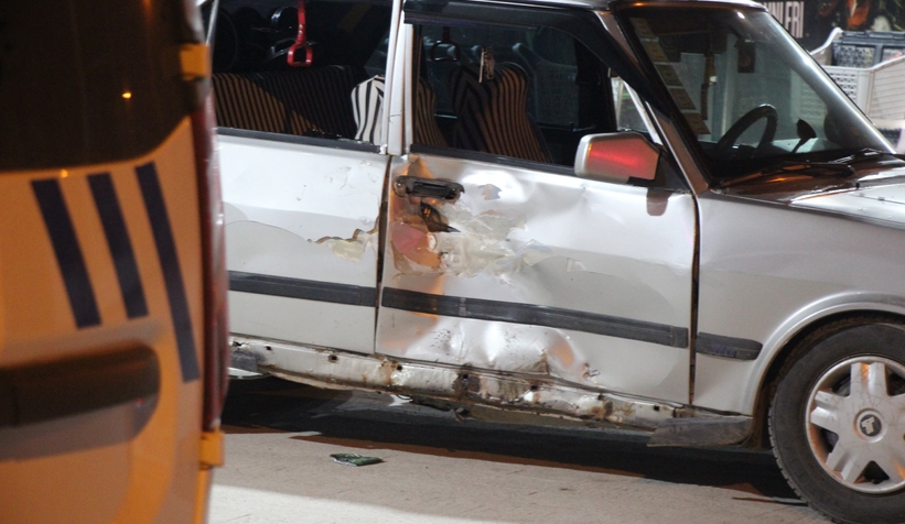 ada-caddesi-nde-kaza-3-yaralinlq1mvfqzv