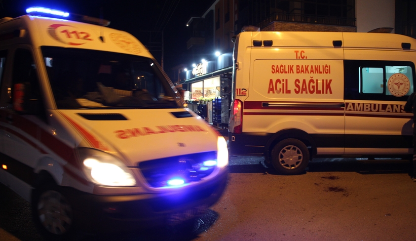 ada-caddesi-nde-kaza-3-yaralinlq1mvfqzv