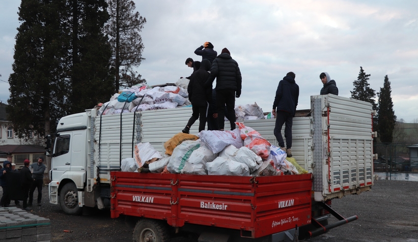 adapazari-belediyesi-depremzedelere-yardimlari-surduruyorzct4q3poet