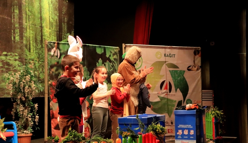 Adapazarı Belediyesi'nden çocuklar için tiyatro etkinliği
