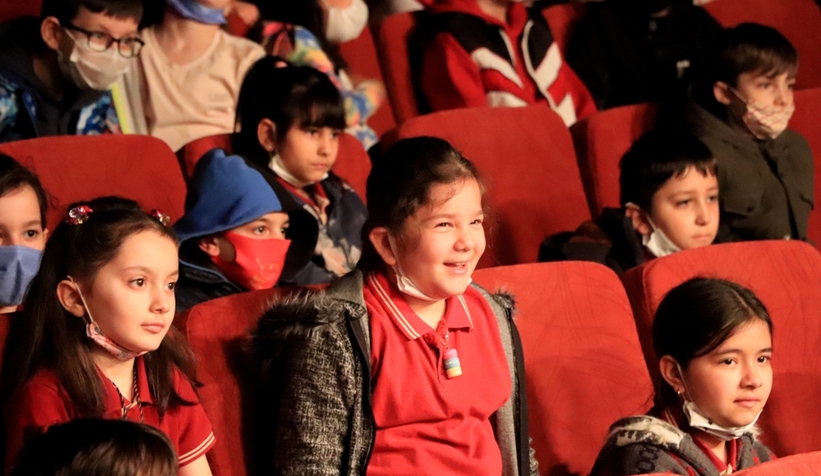 Adapazarı Belediyesi'nden çocuklar için tiyatro etkinliği