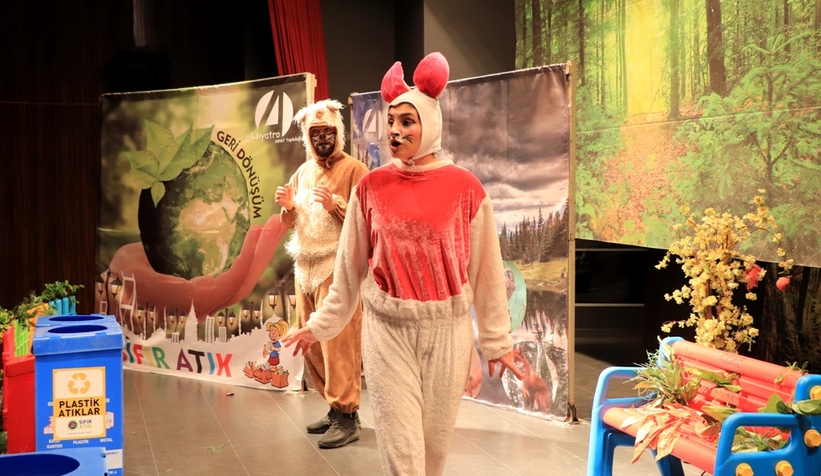 Adapazarı Belediyesi'nden çocuklar için tiyatro etkinliği