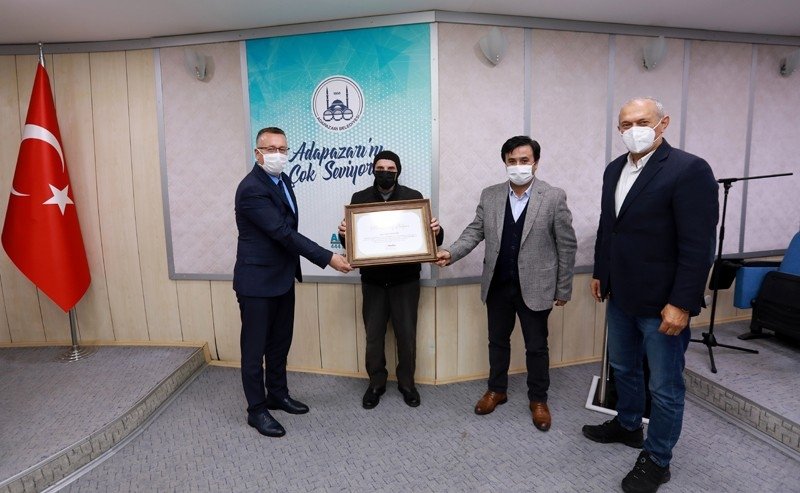 Adapazarı Belediyesi o esnafları ödüllendirdi