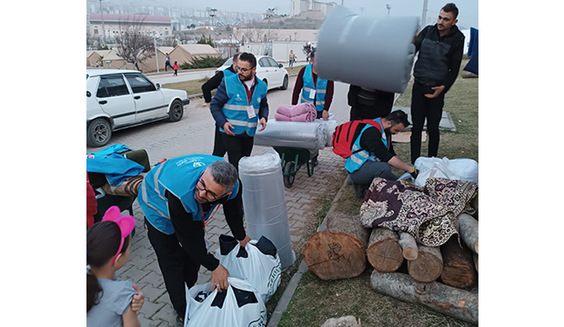 Adapazarı Müftülüğü personeli deprem bölgesinde