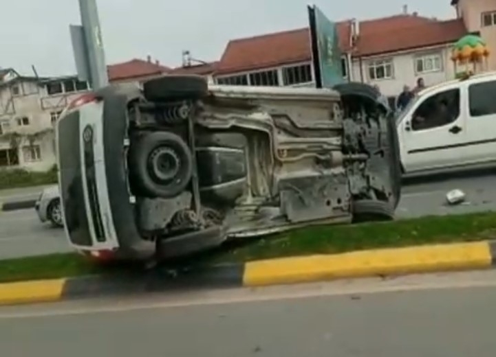 Adapazarı'nda feci kaza: 4 yaralı