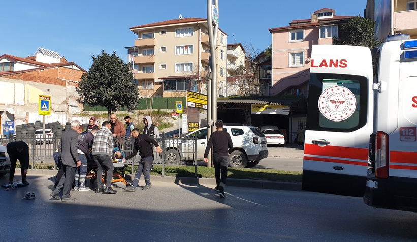 adapazari-nda-hafif-ticari-aracin-carptigi-kadin-yaralandivfv3mfhsrg