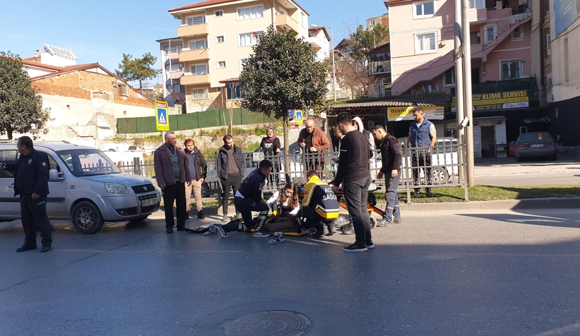 adapazari-nda-hafif-ticari-aracin-carptigi-kadin-yaralandivfv3mfhsrg