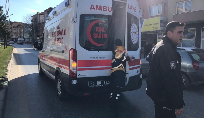 adapazari-nda-hafif-ticari-aracin-carptigi-kadin-yaralandivfv3mfhsrg