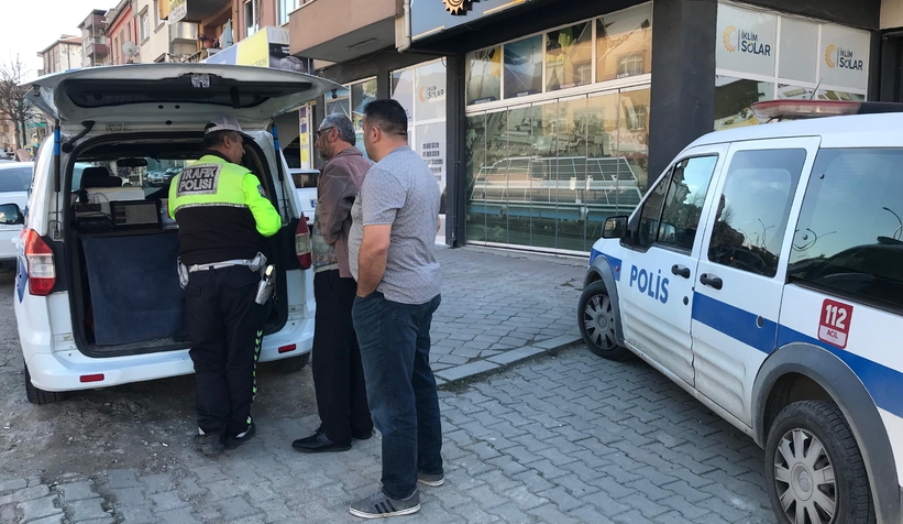 adapazari-nda-hafif-ticari-aracin-carptigi-kadin-yaralandivfv3mfhsrg