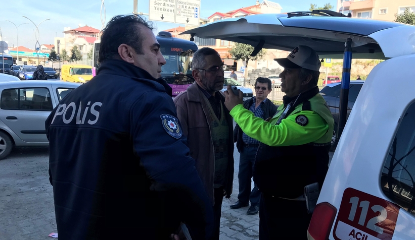 adapazari-nda-hafif-ticari-aracin-carptigi-kadin-yaralandivfv3mfhsrg