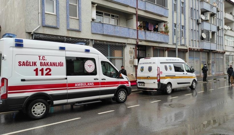 Dedikodu kavgasında eşini bıçaklayıp silahla vurdu