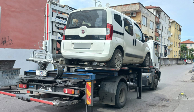 adapazari-sehir-merkezinde-160-araca-park-cezasi-kesildinzm2bxbuud