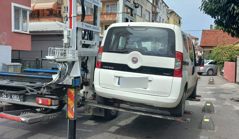 adapazari-sehir-merkezinde-160-araca-park-cezasi-kesildinzm2bxbuud