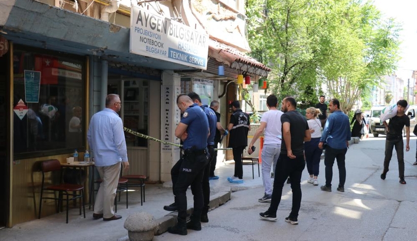 Adapazarı Tığcılar Mahallesi’nde bir kişi silahla vuruldu