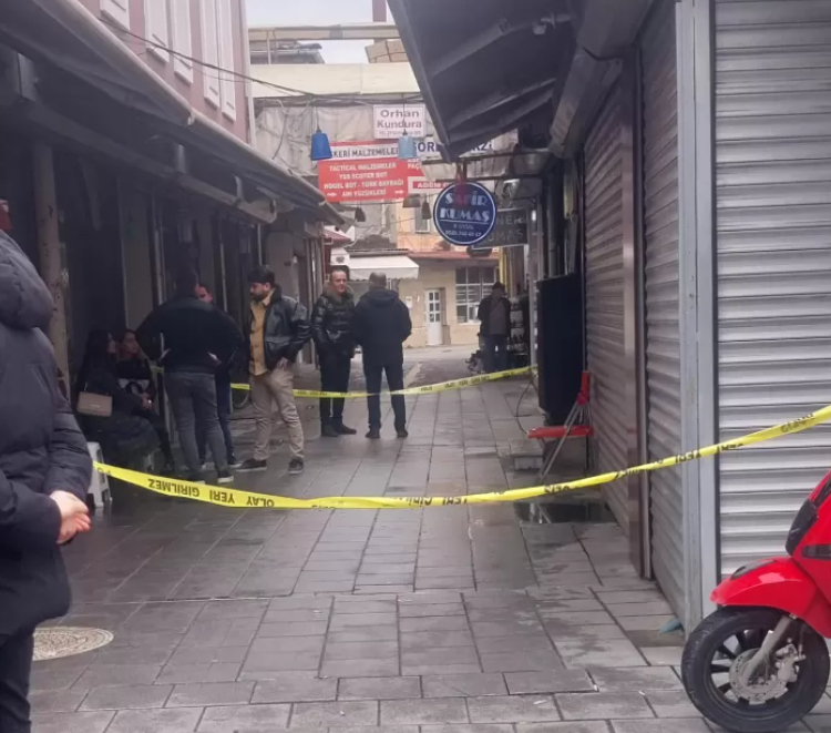 adapazari-uzun-carsi-daki-30-milyon-liralik-kuyumcu-soygunu-ile-ilgili-7-sanigin-yargilandigi-davada-savci-mutalaasini-sunduzzi1tgx0um