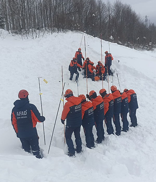 AFAD ekiplerinden çığda arama kurtarma tatbikatı