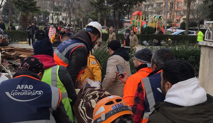 AFAD Gönüllüleri enkazdan kurtardıkları EDA'ya verdikleri sözü tuttu