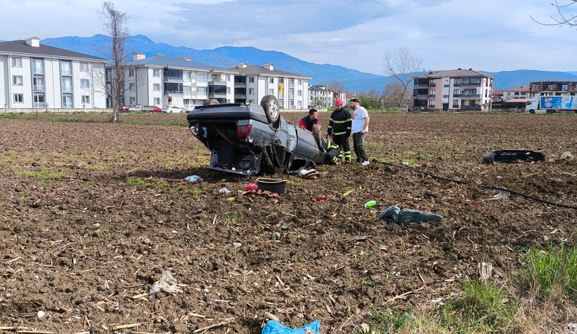 agaca-carpan-aractaki-2-kisi-yaralandizhhmde1zsu