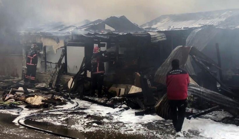 Ahşap ev alev alev yandı