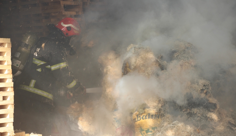 ahsap-sap-imalathanesinde-yangin-panigirmhisve5nx