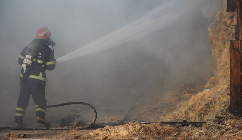 ahsap-sap-imalathanesinde-yangin-panigirmhisve5nx