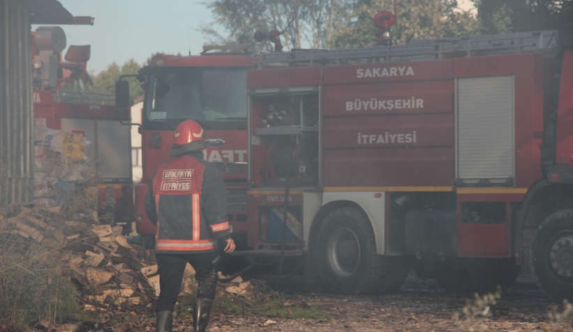 ahsap-sap-imalathanesinde-yangin-panigirmhisve5nx