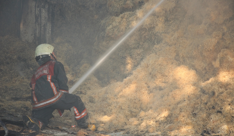 ahsap-sap-imalathanesinde-yangin-panigirmhisve5nx