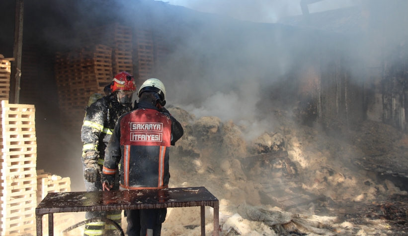 ahsap-sap-imalathanesinde-yangin-panigirmhisve5nx