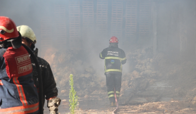 ahsap-sap-imalathanesinde-yangin-panigirmhisve5nx